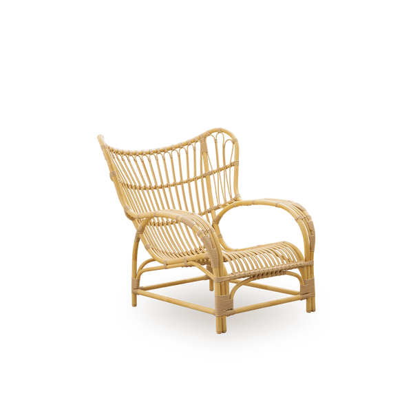 Side view af Teddy Exterior loungestol designet af Viggo Boesen. Stor, omsluttende loungestol lavet af aluminiumsramme i rattan-look med ArtFibre-omviklinger.