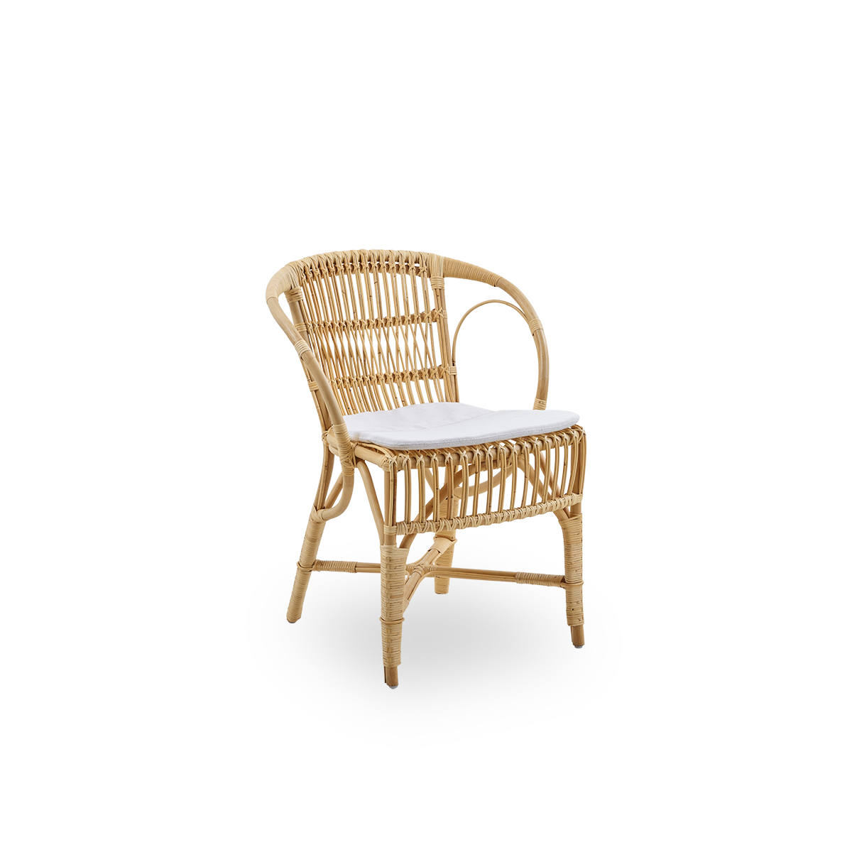 Side view af Robert spisestol i Natural farve, designet af Robert W. Elegant fletstol håndlavet i højkvalitets indonesisk rattan.