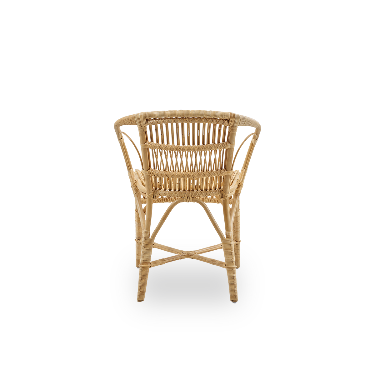 Bagfra vinkel af Robert spisestol i naturfarve, designet af Robert W. Elegant fletstol håndlavet af indonesisk rattan af høj kvalitet.