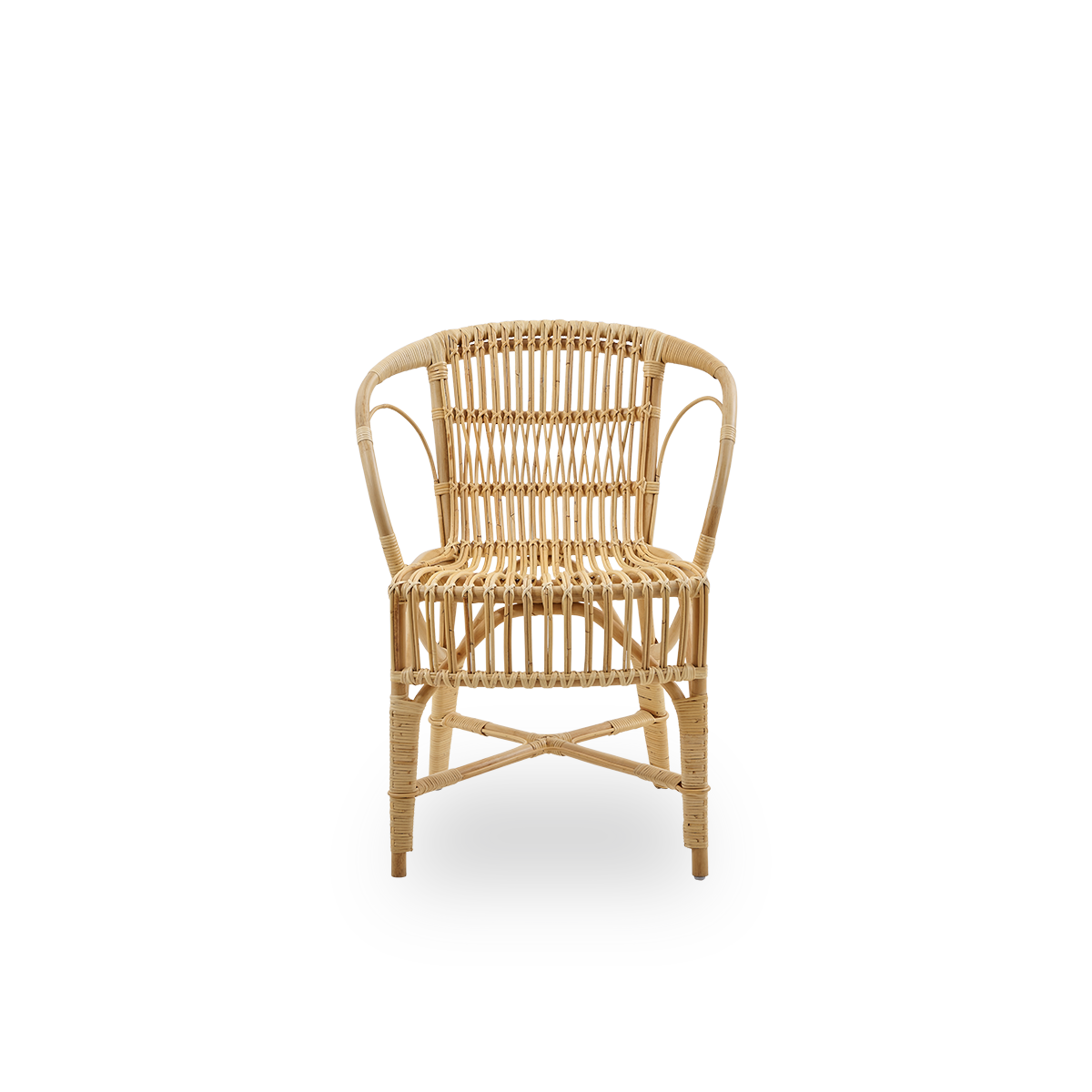 Ren front vinkel af Robert spisestol i naturlig farve, designet af Robert W.
Elegant fletstol håndlavet af indonesisk rattan i høj kvalitet.