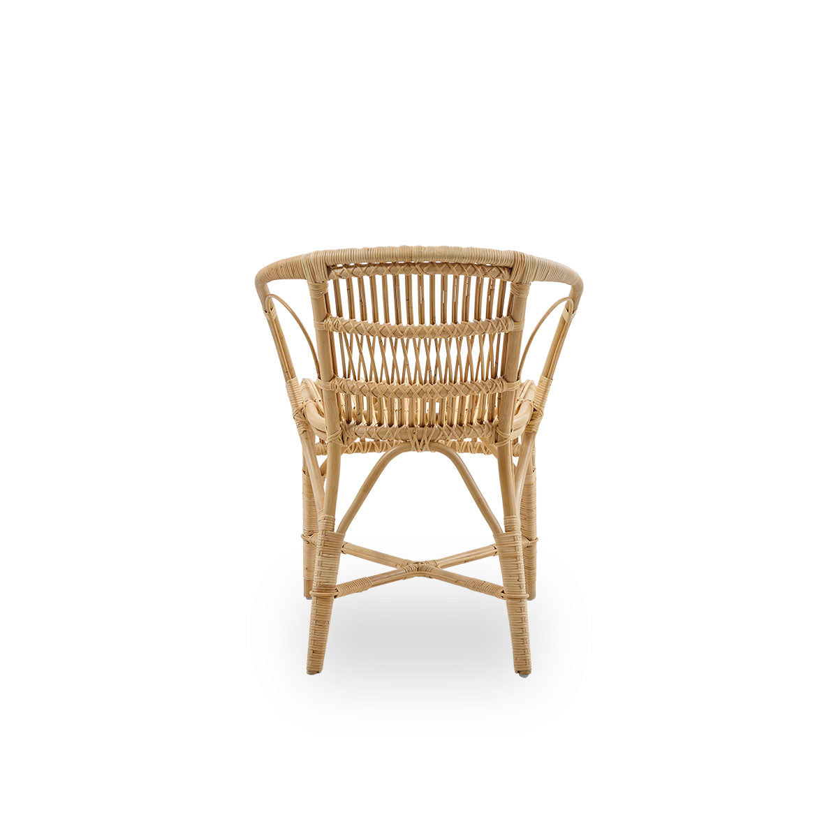 Bagfra vinkel af Robert spisestol i naturfarve, designet af Robert W. Elegant fletstol håndlavet af indonesisk rattan af høj kvalitet.